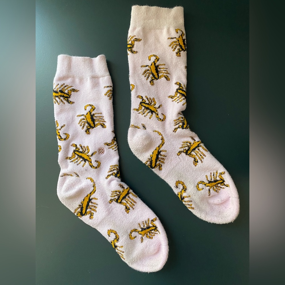 STANCE pink scorpion print socks